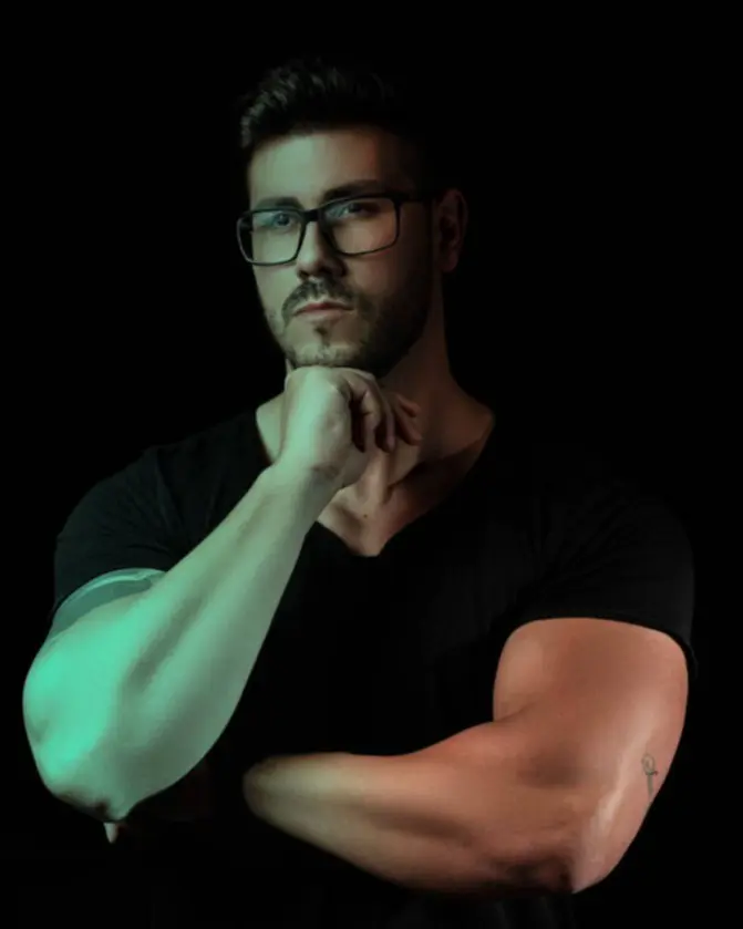 Foto do Robinson especialista em marketing do fishing and bird