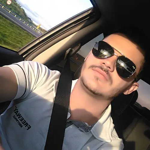 Foto do Thales especialista em desenvolvimento de software do fishing and bird